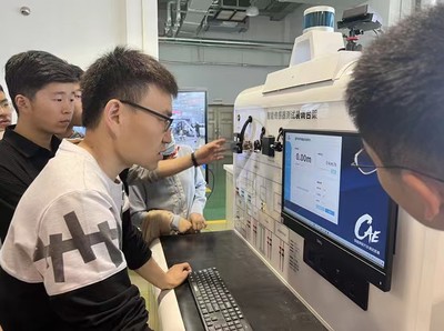 汽車工程系成功舉辦智能網(wǎng)聯(lián)汽車實訓設備專項培訓，深化通信與自動控制技術(shù)研究
