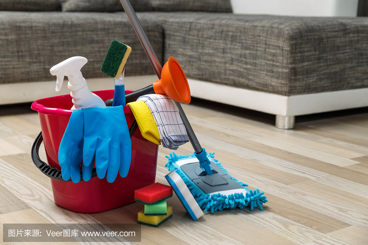 清潔服務(wù)。海綿,化學(xué)品和拖把。